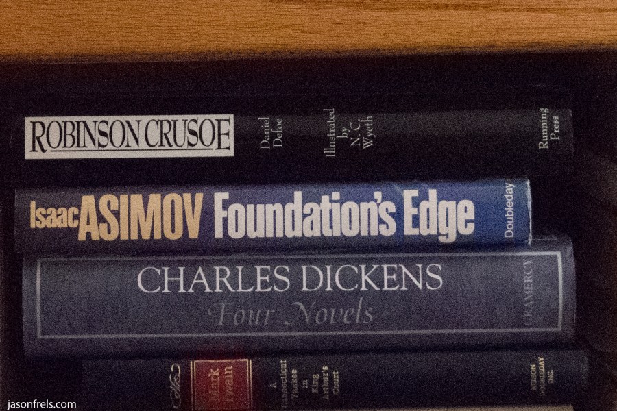 D5300-Books-ISO12800-crop