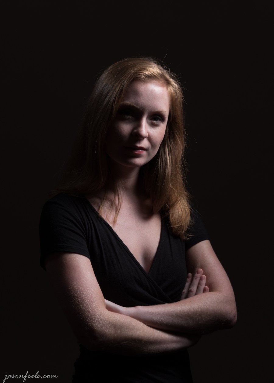 Model-black-background