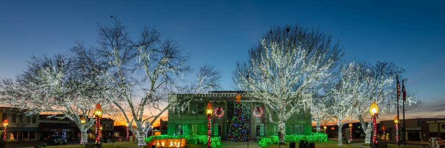 Burnet County Courthouse Christmas Decorations